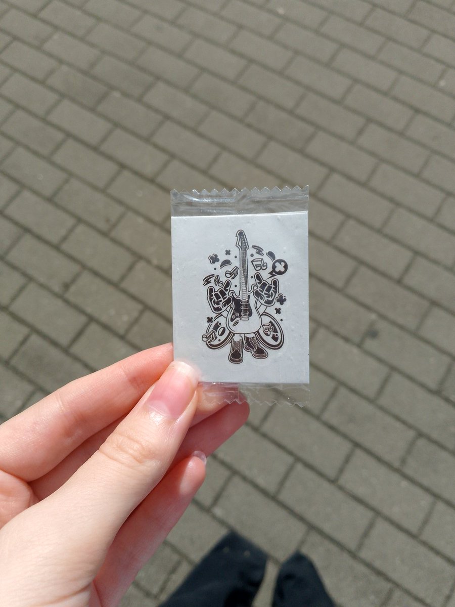 alienpoccobleh's tweet photo. I found this tattoo on street!!! #ROCKNROLL https://t.co/wvNwKOc0o6