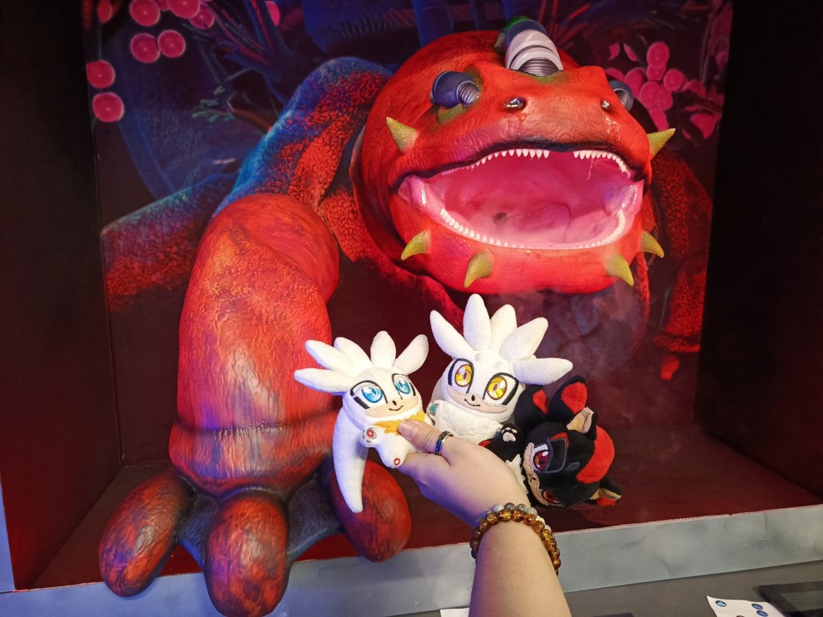 sun_is_silver's tweet photo. Hi! Chaos, I haven't been here for so long... I started making merch and got really carried away. I'll improve!   

While I'm uploading pictures, look what a cool picture I have with buns 🥰 https://t.co/0cd3GLXTBI