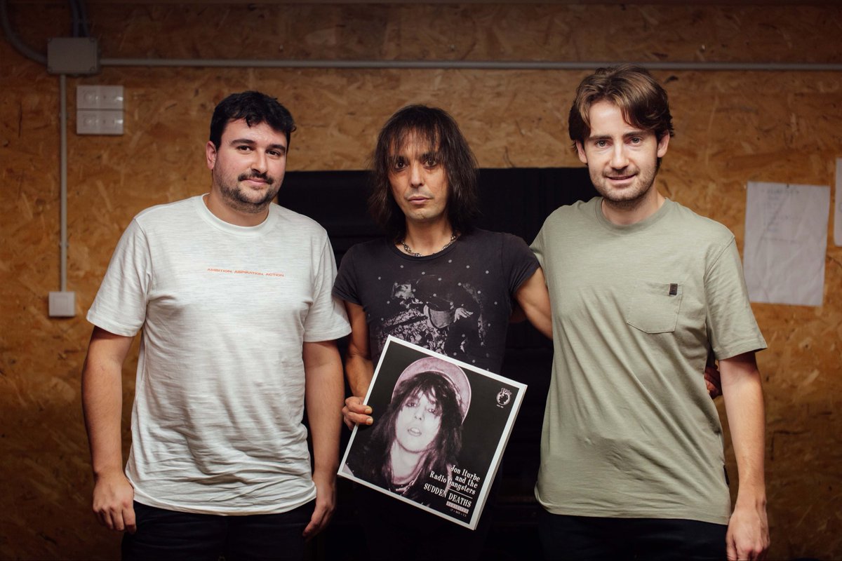 bandasatres's tweet photo. Hoy os traemos la primera entrevista de la séptima temporada y para estrenarla contamos con una auténtica referencia de nuestro pueblo: Jon Iturbe.

Jon formó parte de The Hot Dogs, una banda muy ligada a la escena musical de nuestro entorno. 

📸: @jokinfdez https://t.co/opERAE6AuN