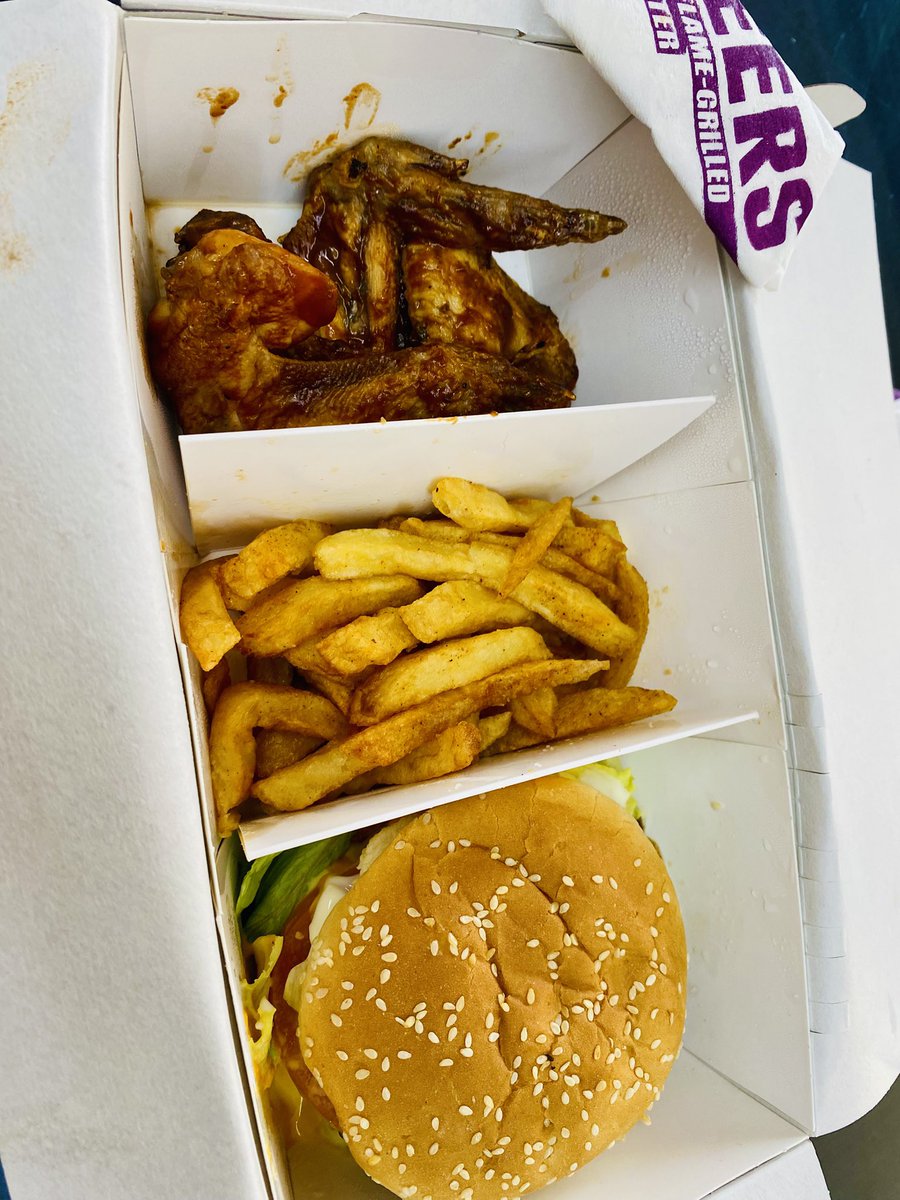 MrThizozo's tweet photo. What I ordered vs what I got🔥🔥 @SteersSA Take your flowers 🌷!! 
For that price? This is a win https://t.co/7pxVaXaP0I