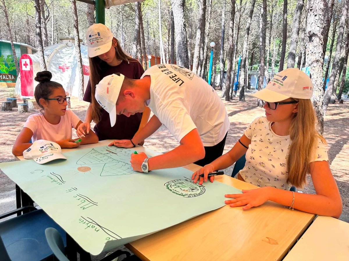 UNDPAlbania's tweet photo. Happy #DemocracyDay! 
People have a real say when public funds follow community priorities — openly and competitively. @EUinAlbania -funded ReLOaD has backed 128 CSOs across 22 municipalities in #Albania turning local ideas into action. 
Democracy works when #people participate. https://t.co/kzMNjTXF74