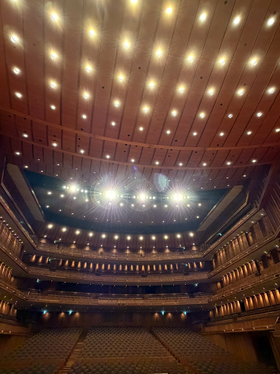 kyoforce3316's tweet photo. 今日は芸文にて本番でした。
明後日も別の公演で来ます。 https://t.co/TvLtVjaFjI