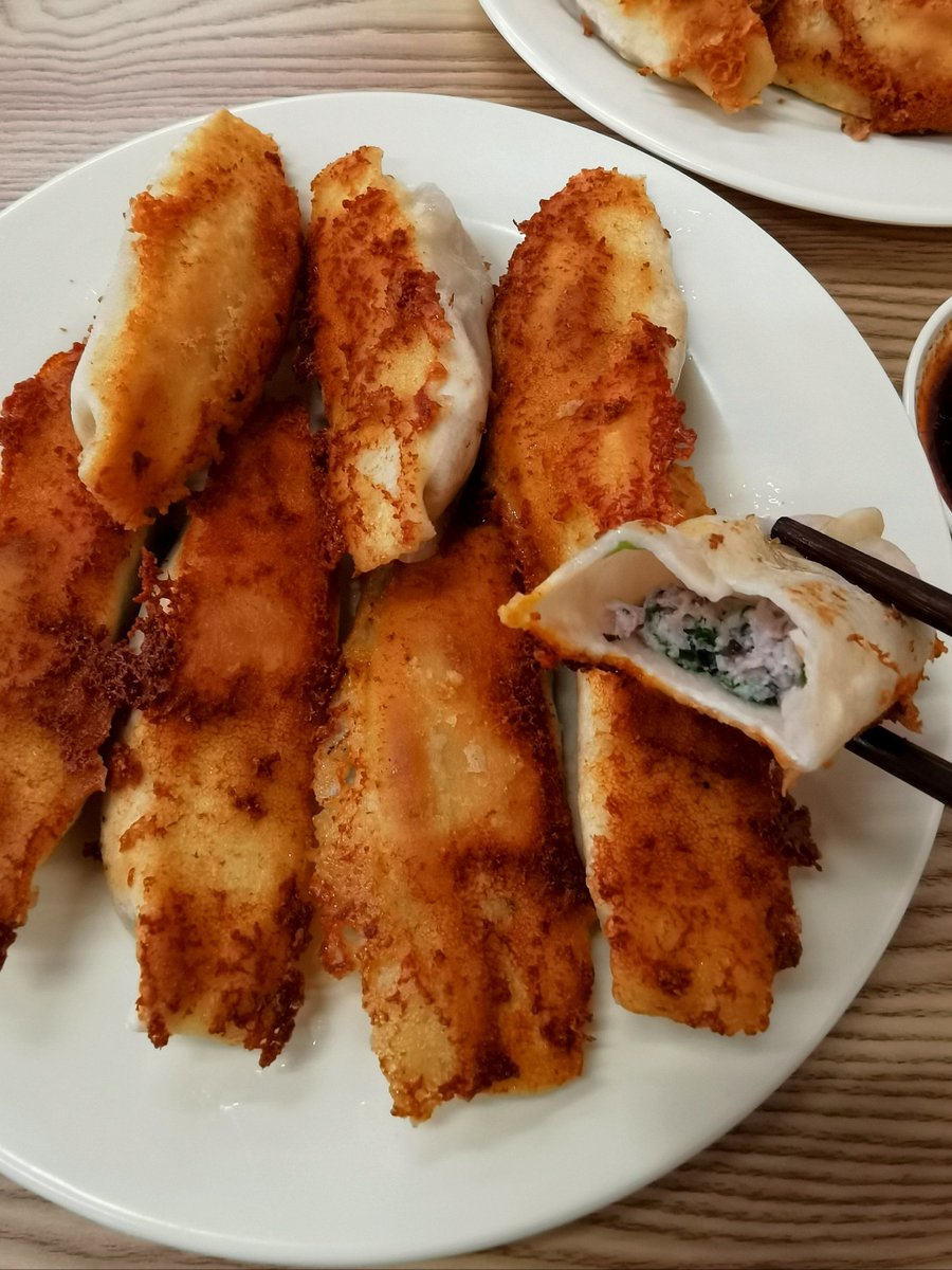 MissReevermi6's tweet photo. Craving crispy, fluffy street fried dumplings dipped in spicy black vinegar  No better quick bite than this!， https://t.co/MNwPUC9UAN