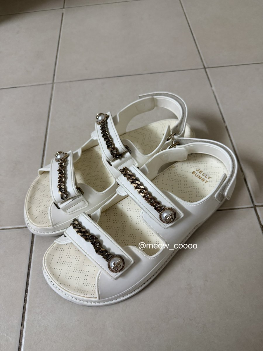 meow_coooo's tweet photo. ปล่อยต่อรองเท้า jellybunny ไซส์ 39-40ใส่ได้ 260฿รวมส่ง ใส่ไปไม่ถึง10ครั้ง สภาพใช้งานทั่วไปตามรูปเลยย💗🎀🫰🏻💌 ทักไลน์ตอบไวสุดน้าแม่ @613kolof (มี@) เป็นไลน์ออฟที่เค้าไว้ขายแอปคับ #ส่งต่อjellybunny #รองเท้ามือสอง #ส่งต่อรองเท้า #ราคาถูก #jellybunny https://t.co/fBqgL2oKTX