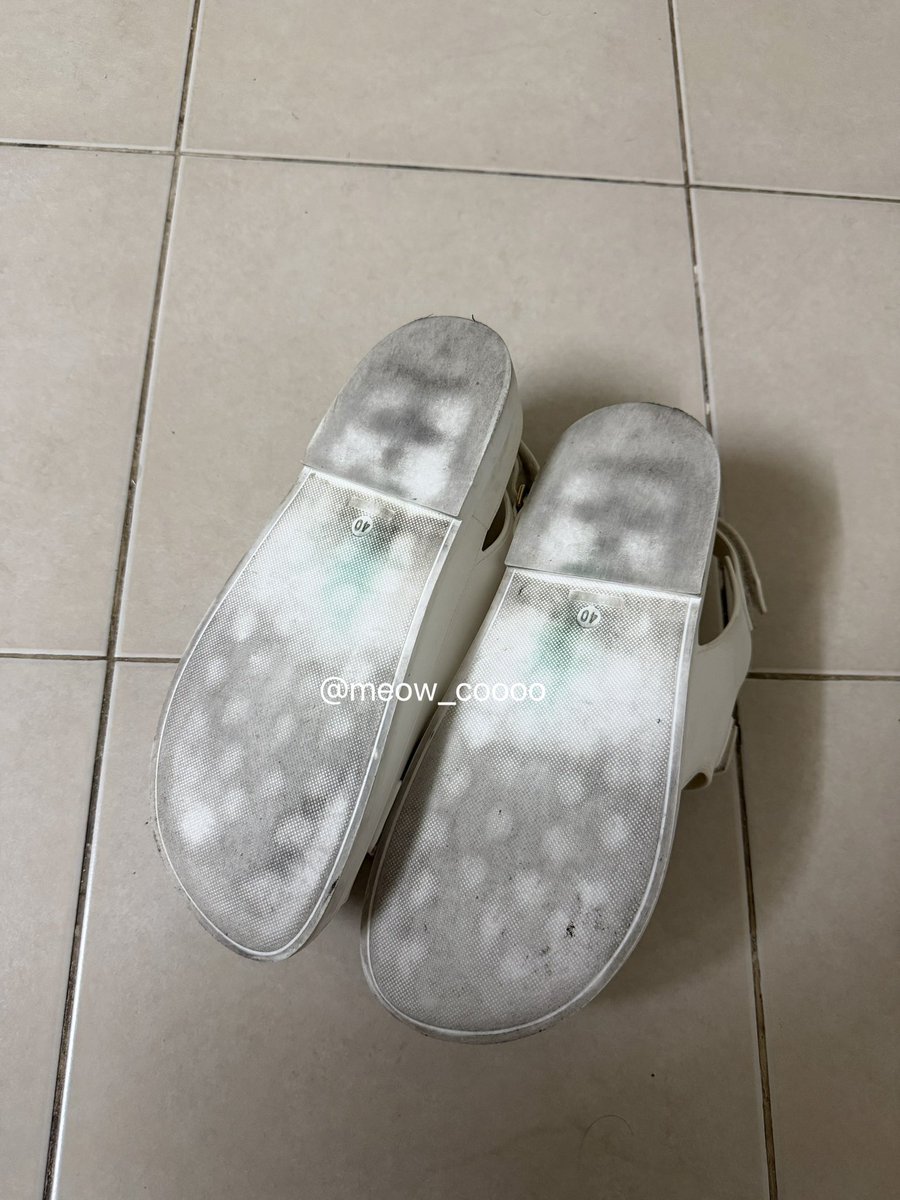 meow_coooo's tweet photo. ปล่อยต่อรองเท้า jellybunny ไซส์ 39-40ใส่ได้ 260฿รวมส่ง ใส่ไปไม่ถึง10ครั้ง สภาพใช้งานทั่วไปตามรูปเลยย💗🎀🫰🏻💌 ทักไลน์ตอบไวสุดน้าแม่ @613kolof (มี@) เป็นไลน์ออฟที่เค้าไว้ขายแอปคับ #ส่งต่อjellybunny #รองเท้ามือสอง #ส่งต่อรองเท้า #ราคาถูก #jellybunny https://t.co/fBqgL2oKTX