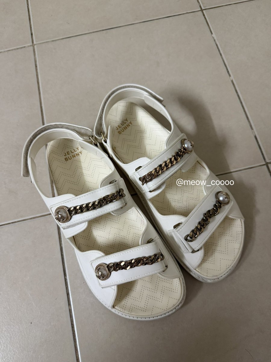 meow_coooo's tweet photo. ปล่อยต่อรองเท้า jellybunny ไซส์ 39-40ใส่ได้ 260฿รวมส่ง ใส่ไปไม่ถึง10ครั้ง สภาพใช้งานทั่วไปตามรูปเลยย💗🎀🫰🏻💌 ทักไลน์ตอบไวสุดน้าแม่ @613kolof (มี@) เป็นไลน์ออฟที่เค้าไว้ขายแอปคับ #ส่งต่อjellybunny #รองเท้ามือสอง #ส่งต่อรองเท้า #ราคาถูก #jellybunny https://t.co/fBqgL2oKTX