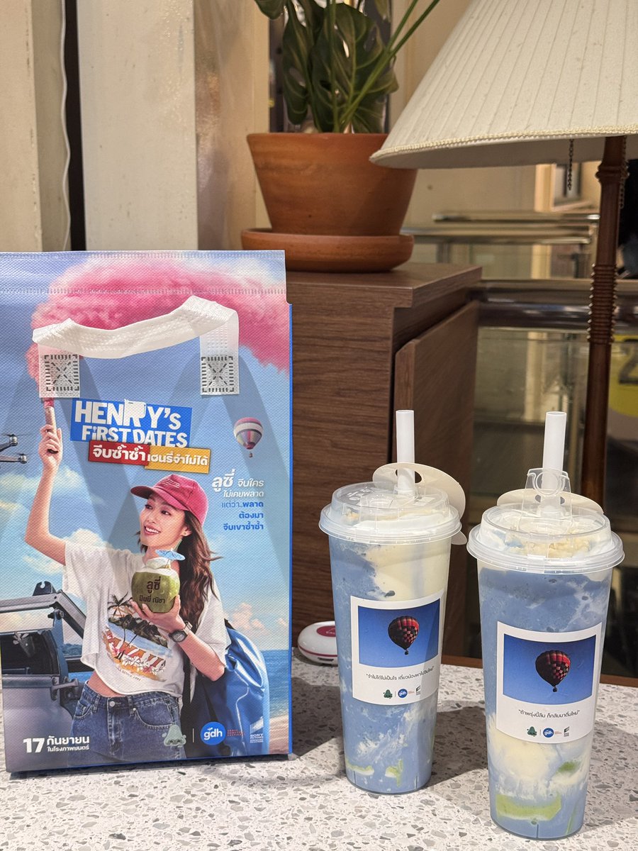 myminnie23's tweet photo. Nose Tea x Henry’s First Dates เค้าเริ่ดมากกกกกนะ สั่งเมนู Jasmine Sky 2แก้วก็ได้รับถุงลายน้องลูซี่ไปด้วย แถมได้กินเมนูอร่อยๆ ฟินๆ ยังไม่พอได้คูปองส่วนลดตั๋วหนังด้วย คุ้มมาก! ทุกคนพุ่งไปNose tea ด่วนนน 🤩
#NoseTeaxMINNIE
#NoseTea #NoseTeaxGDH #HenrysFirstDate https://t.co/Vr5n2NTH8X