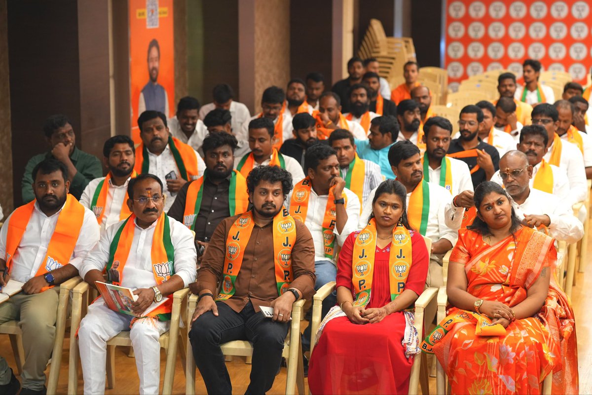N_RamchanderRao's tweet photo. BJYM కార్యకర్తలతో కలిసి #SevaSankalpAbhiyan సన్నాహాలను సమీక్షించాను.

సెప్టెంబర్ 17 నుంచి, మోదీ గారి “నాగరిక్ దేవో భవ” అనే సేవా సంకల్ప స్ఫూర్తితో @BJP4Telangana ఆధ్వర్యంలో తెలంగాణ వ్యాప్తంగా అనేక సేవా కార్యక్రమాలను నిర్వహించనున్నాం. ప్రజాసేవా భావాన్ని మరింత బలోపేతం చేస్తూ, దేశ నిర్మాణంలో ప్రతి ఒక్కరి భాగస్వామ్యాన్ని పెంపొందించడమే ఈ కార్యక్రమాల లక్ష్యం.