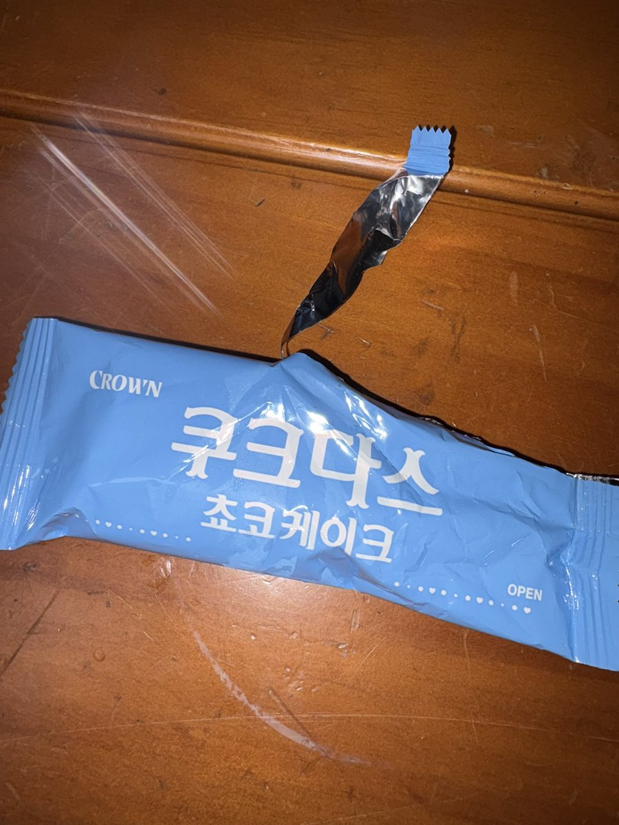 modoki_419's tweet photo. 내 기준 얼먹 1등 과자는
홈런볼이아닌

쿠크다스 초코케이크

<<안에 있는 생크림이 얼면서 쫀득해짐 그리고 겉이 초코여서 입에서 세미왁뿌가능 제발먹어줘 https://t.co/jnTmeIQDGR