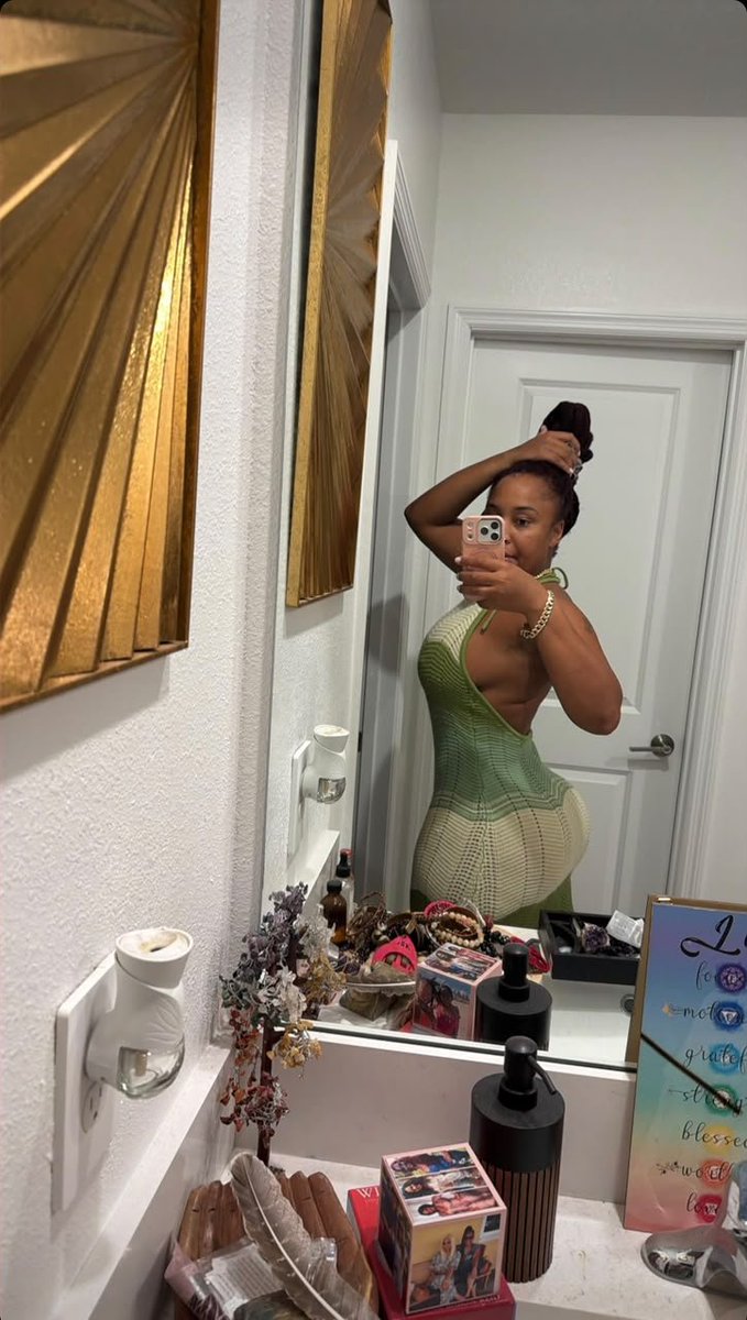 DanielleJen265's tweet photo. Titties Tuesday yall 🤩🤩 https://t.co/wZTLWJ31P4