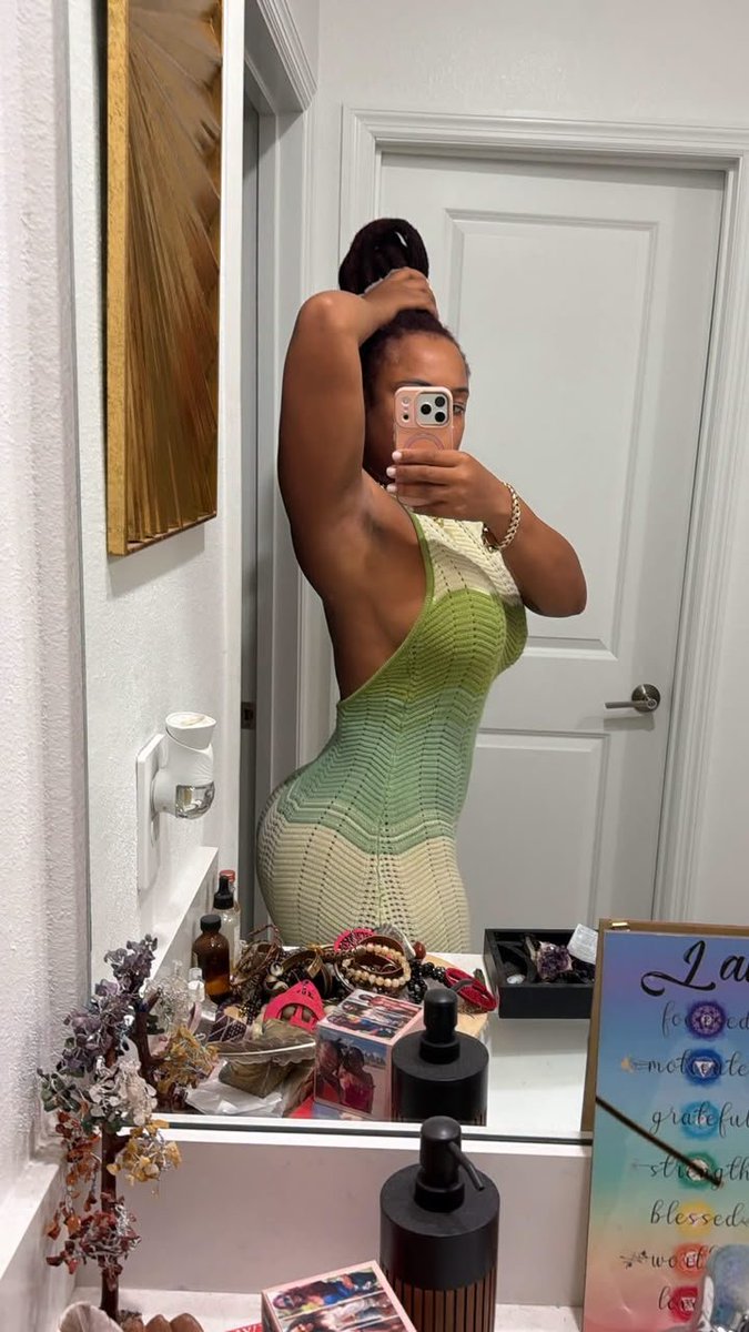 DanielleJen265's tweet photo. Titties Tuesday yall 🤩🤩 https://t.co/wZTLWJ31P4