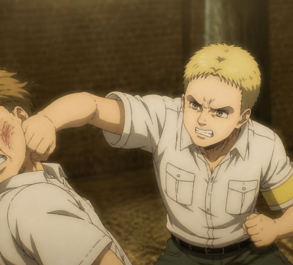 sin4594's tweet photo. Porco just wanted to give Reiner a bite of his apple… meanwhile Reiner: 💀
Btw what a punch Reiner 😘👏 https://t.co/RhzLQDpmi1