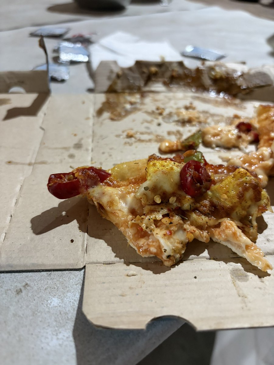casuallyshubham's tweet photo. @dominos_india This Peppy Panner that I ordered was of ₹430 and cheese burst.

1st The whole base and topping were separate and stuck to the box, I had to manually make it edible.

2nd It was normal crust, not cheese burst. https://t.co/vm6Z4aCVY3