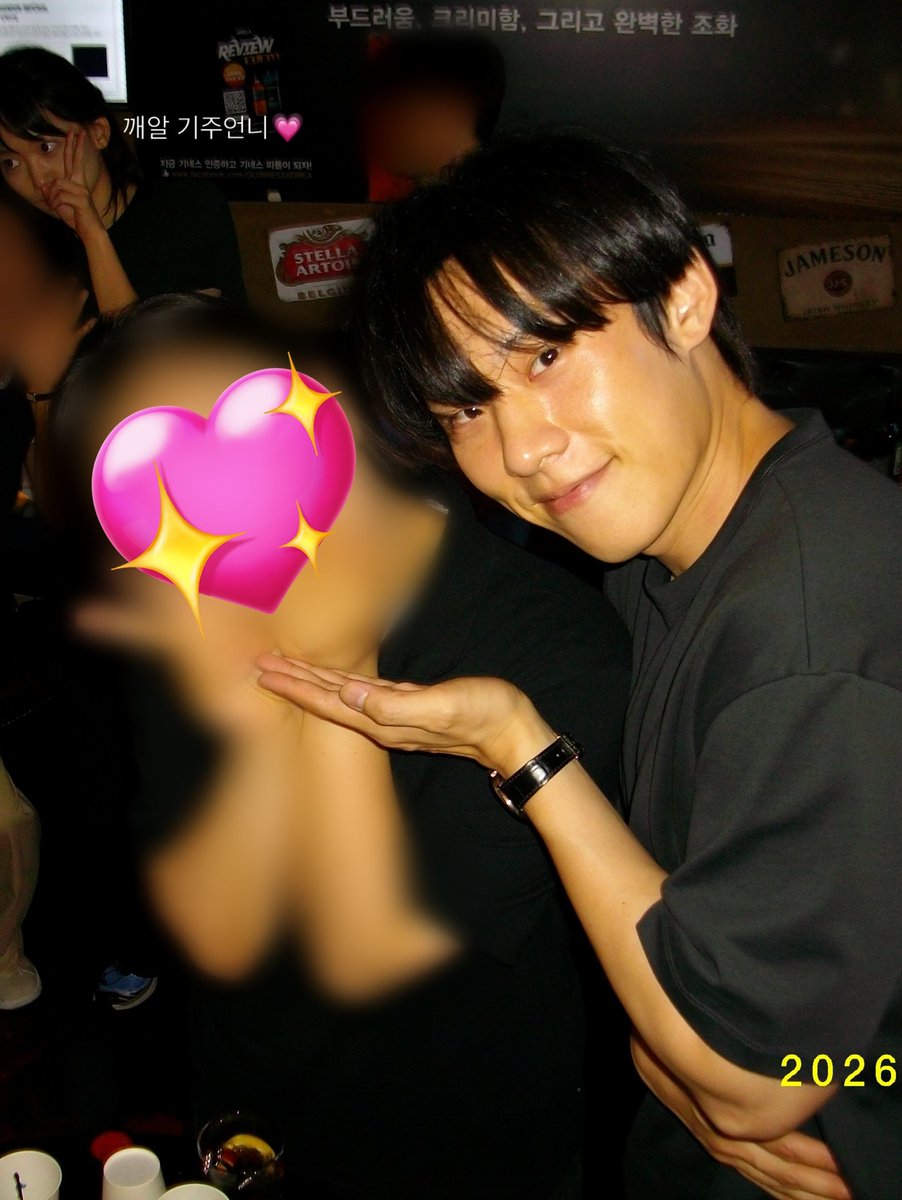 justksc's tweet photo. 260706 슬리핑닥터 스탭분 인스타그램 #김성철

슬닥 회식 때인가? 은은한 취기.. 생머리 덮머 성철이와 
대충 한 프레임 안에 있는 지오홍경 https://t.co/eBVu3FNfZ2