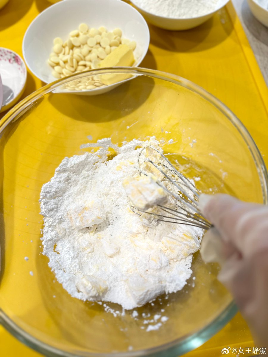 ailee958478's tweet photo. Just spent the whole Sunday evening baking chocolate cookies with my kid—flour everywhere, but so many giggles and warm memories. Best kind of chaos ever!， https://t.co/V2rWmM8Bvs