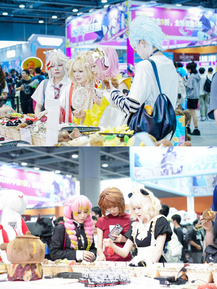 celen726738's tweet photo. Just checked in at the awesome comic con of the year! Met so many amazing cosplayers, got my favorite anime merch and already counting days for next year! ， https://t.co/ipDzRTFaYi