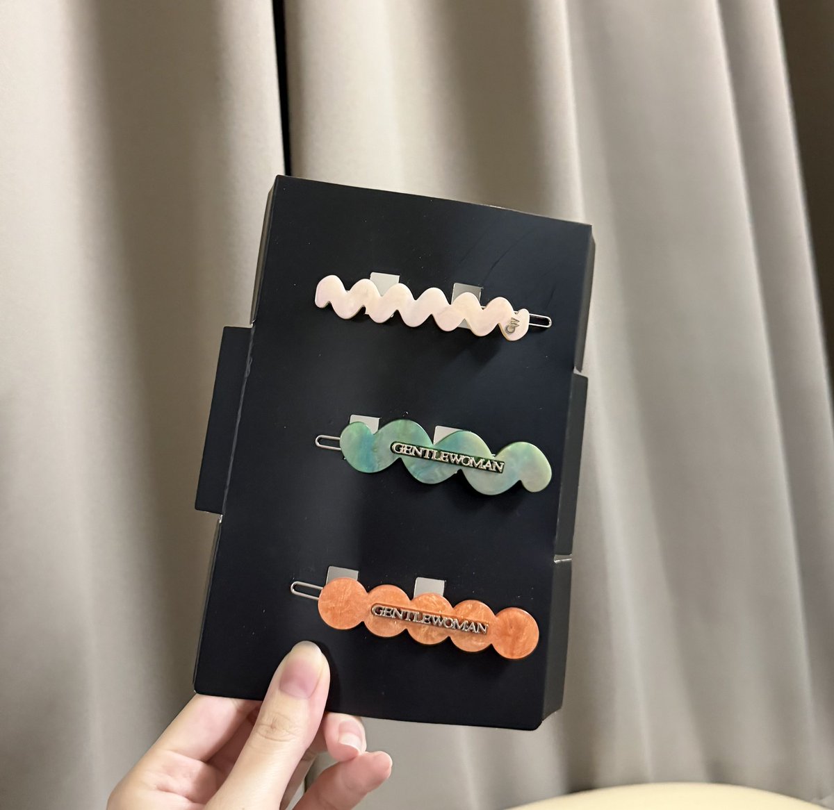meow_coooo's tweet photo. 📍📍ส่งต่อกิ๊บ Gentlewoman ค่า ได้3อัน 220฿ รส. ราคาเต็ม 590฿ ไม่เคยใส่สักครั้งแค่แกะออกมาดูค่ะ ทักไลน์ตอบไวสุดงับ💖
#ส่งต่อgentlewoman #gentlewoman #gentlewomanมือสอง #ส่งต่อกระเป๋า #กิ๊บgentlewoman https://t.co/unqa0WOTxY