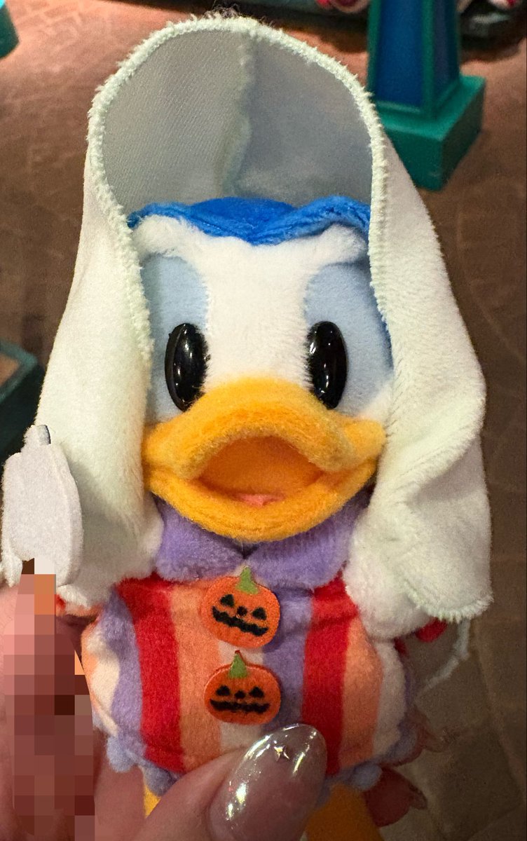 ASK27A's tweet photo. ハロウィンのドナルドぬい、これ全部めちゃくちゃかわいいですよ
ドナぬいの弱点である怒った顔が無い きゅるきゅるおめめのキュートなお顔ばかり❤︎" https://t.co/D8wLl50jgI