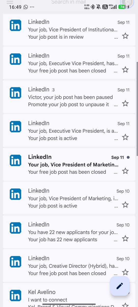XinErn1's tweet photo. @LinkedIn @LinkedInHelp My acc being hacked and the person keep sending the job posting until my acc being restricted. I never received any suspiscious login alert and I cried so hard in the office yesterday morning when I found out I never able to login again. https://t.co/vctXHC5r1J