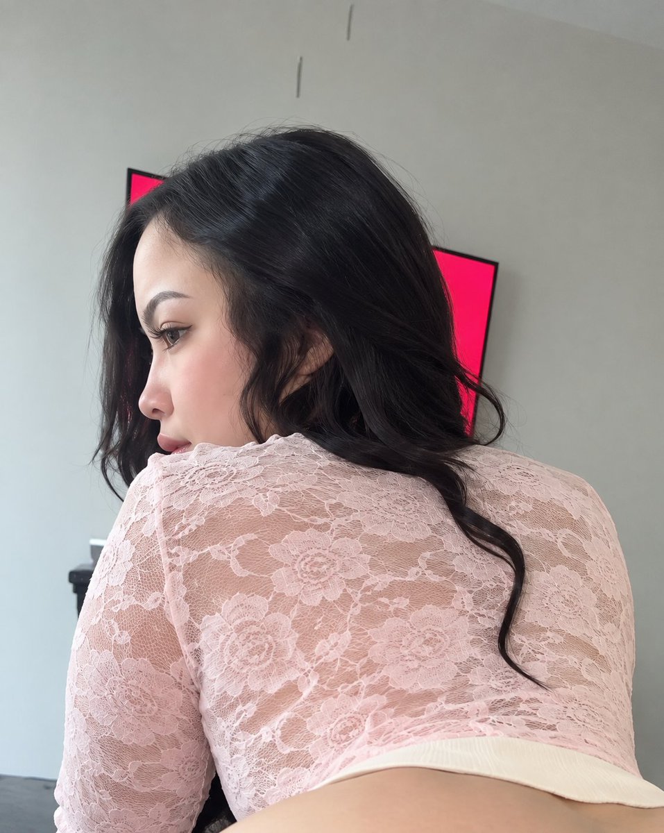 otonazone1's tweet photo. Cantik banget pake kebaya🥰
https://t.co/j2HvFRnDNh

Jangan lupa follow guys https://t.co/gNLLpy9oZj
