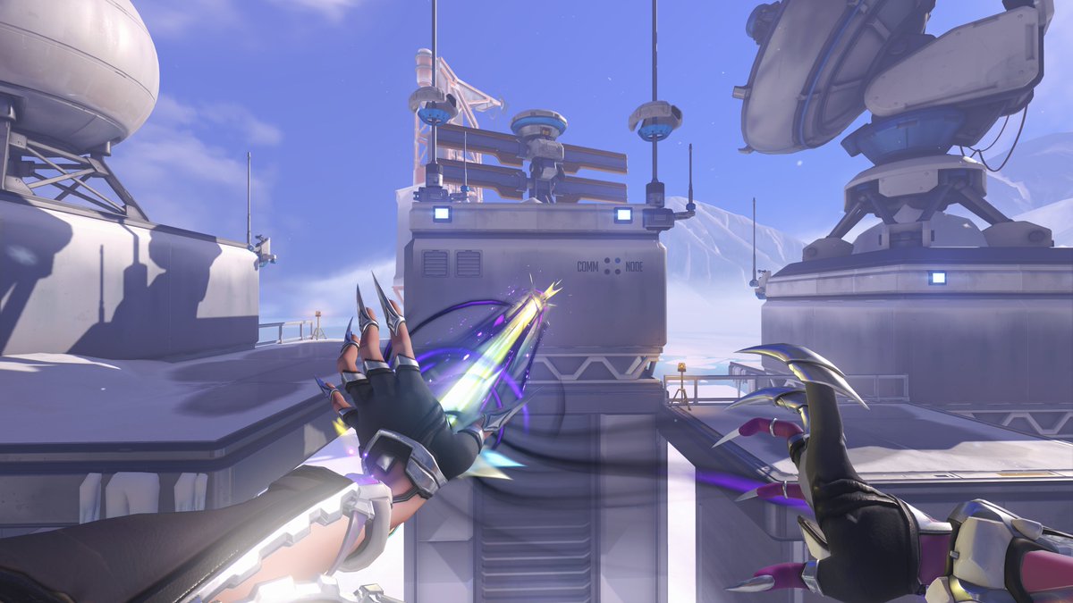 SkaVorah's tweet photo. All the bugs and issues i noticed with Le Sserafim Moira in the practice range:
-Default orbs in the hero select animation (pic 1), compared to how they should look (pic 2).
-Unique Ult VFX (pic 3) is gone once you equip "Destruction's Divide" minor perk (pic 4).
#Overwatch https://t.co/8q1lzOyGDk