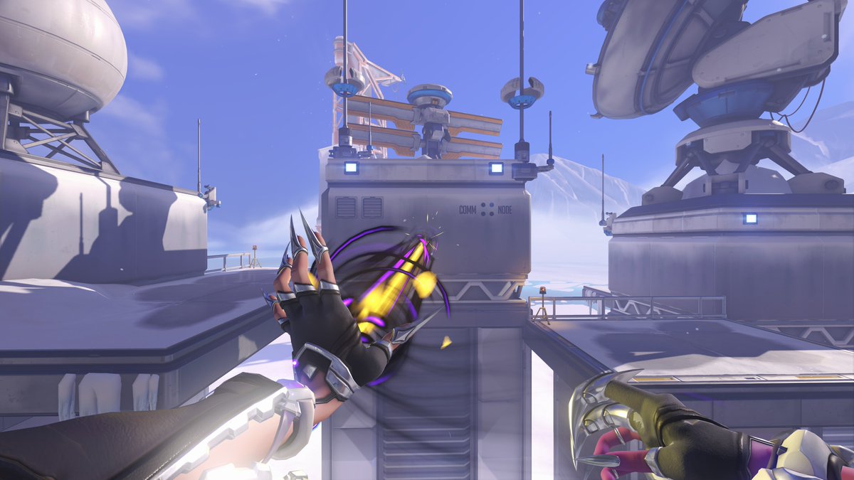 SkaVorah's tweet photo. All the bugs and issues i noticed with Le Sserafim Moira in the practice range:
-Default orbs in the hero select animation (pic 1), compared to how they should look (pic 2).
-Unique Ult VFX (pic 3) is gone once you equip "Destruction's Divide" minor perk (pic 4).
#Overwatch https://t.co/8q1lzOyGDk