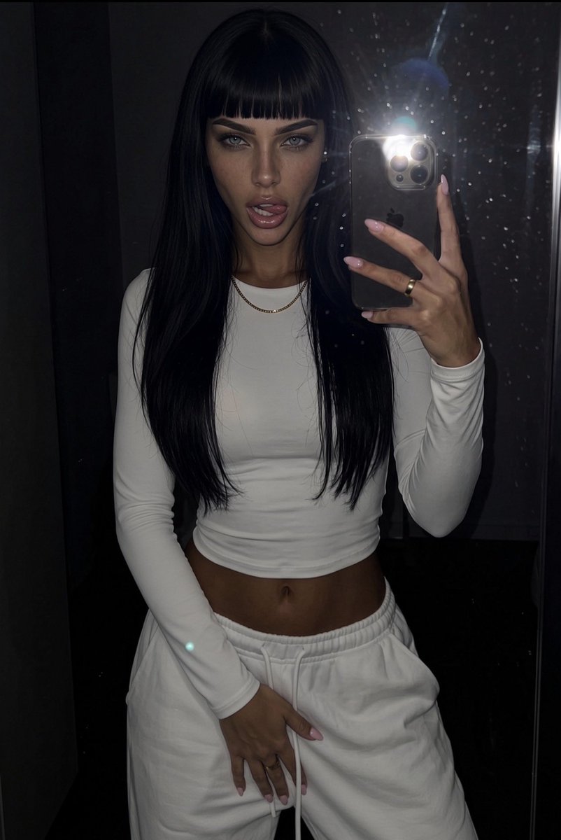 Ravenorra's tweet photo. unbothered. underfunded. still prettier than your situation. https://t.co/GDCtOGreDZ #findomme #paypig #spoilme #cashcow #throne https://t.co/lIIl1cVMQI