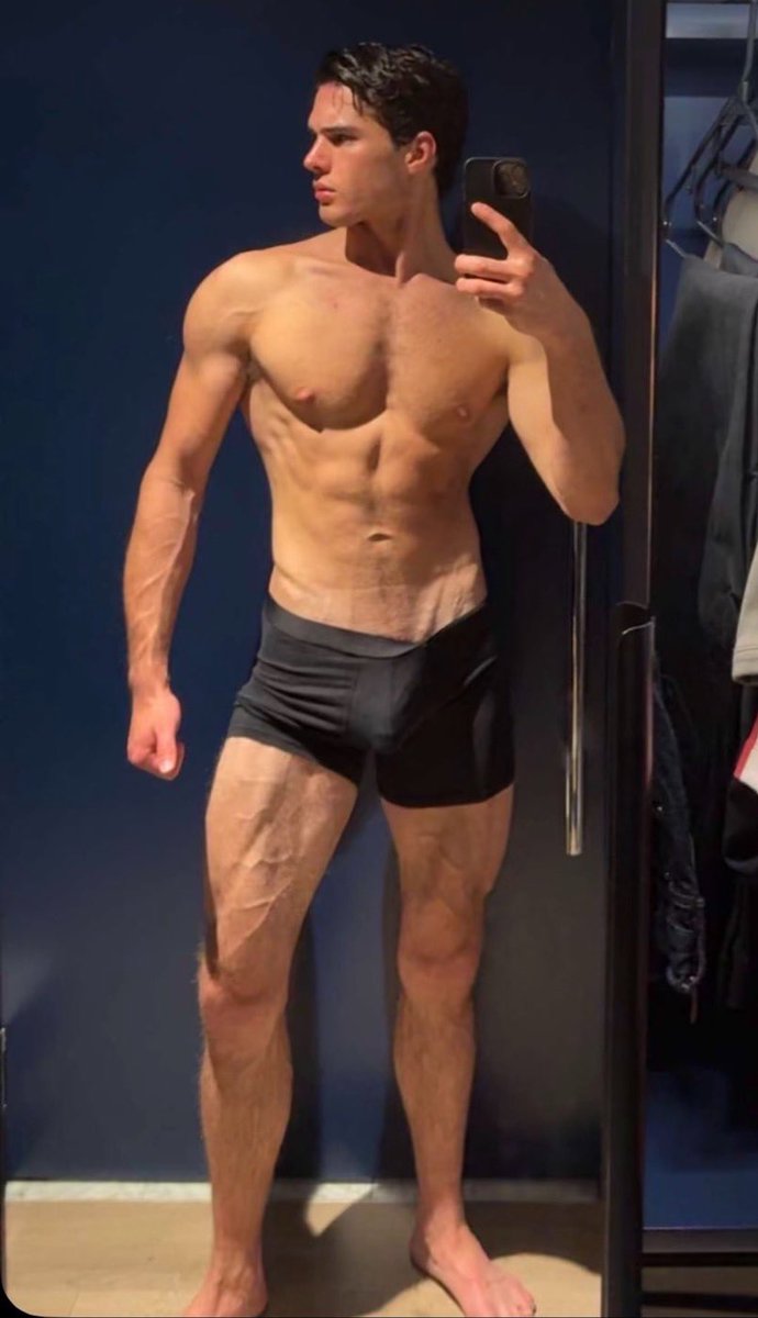 Pulcys's tweet photo. Clavicular shares a new photo of his physique 👀🔥 https://t.co/Nnr9X5631R