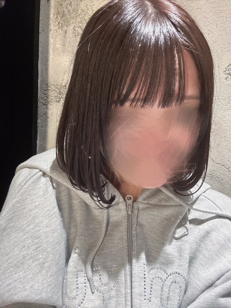cs_miyu's tweet photo. 梅田〜髪50センチ切ったよ

昨日切るって言ったらゆきぽ（んじゅ）にバケモンと言われたがプププ https://t.co/swvCHtMUZu