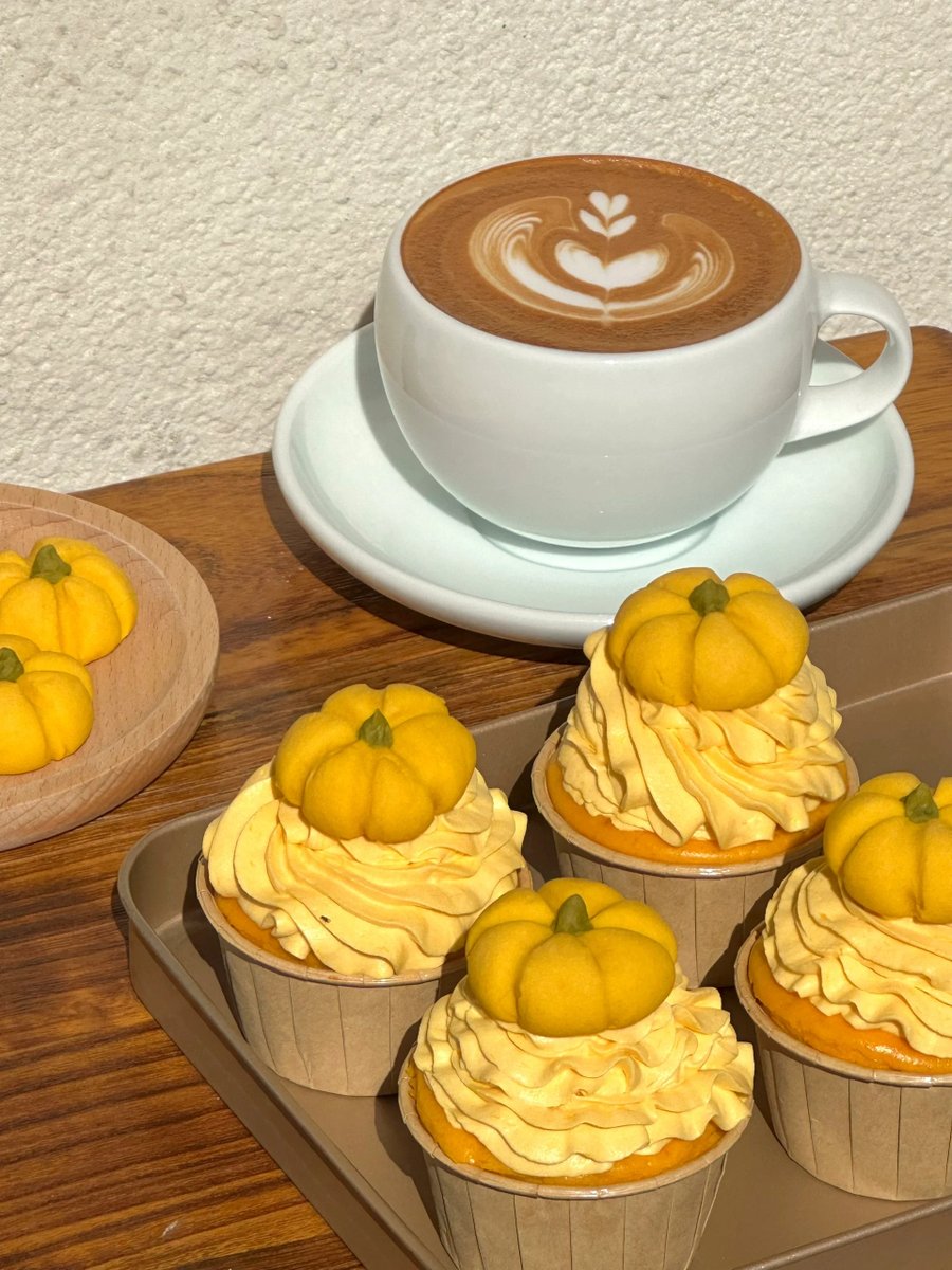 YajairaBru1dwc's tweet photo. Today’s small win: baking pumpkin cookies with my roommate while sunlight slants through the window—autumn magic hitting different this year! https://t.co/FbGazacM9o