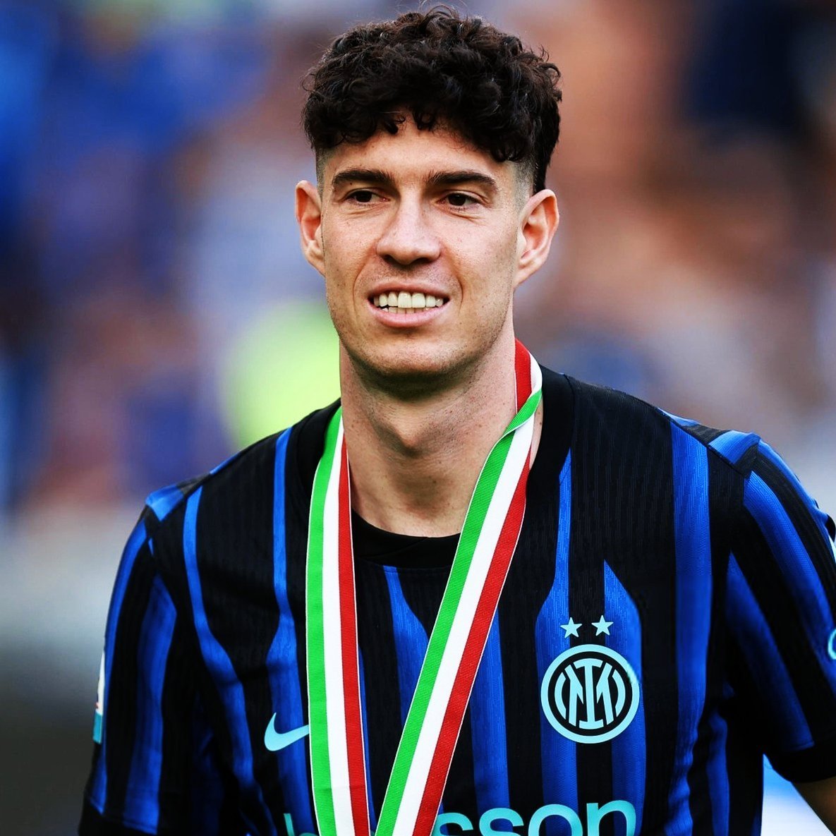GyasivsJesse's tweet photo. 🚨🇮🇹 | 𝐁𝐑𝐄𝐀𝐊𝐈𝐍𝐆: Chelsea are PREPARING an €80M offer for Inter Milan defender Alessandro Bastoni.

Xabi Alonso is reportedly PUSHING for the 27-year-old's signature. 

[@CorSport] https://t.co/Hie0qsRwTt
