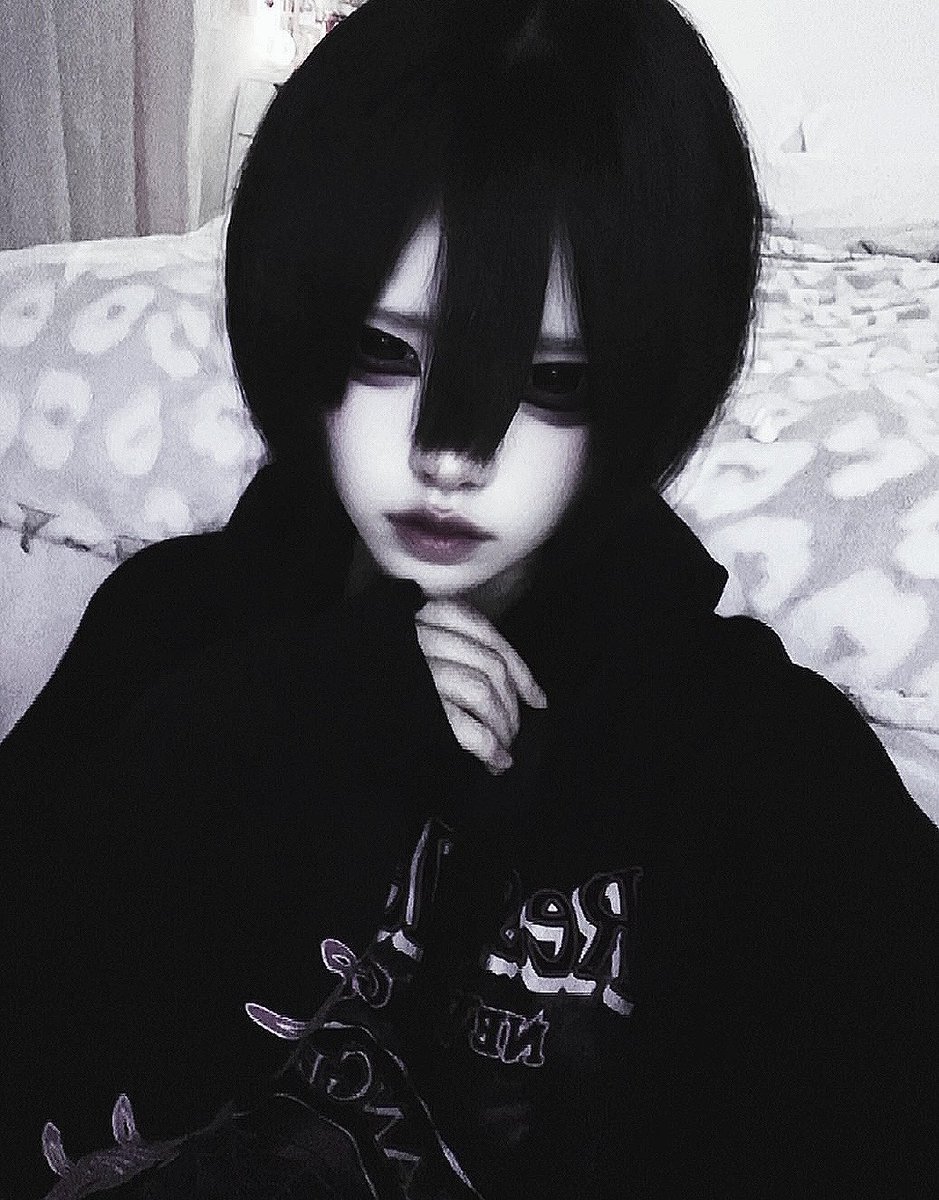 mityujini's tweet photo. my bangs are getting so long Im starting to feel like that one guy https://t.co/wsW0R9Psja