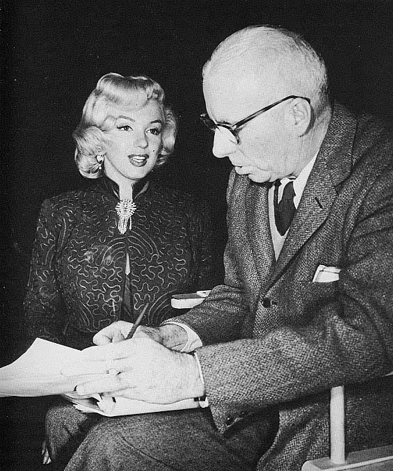 Clubpassionmar2's tweet photo. Bonne journée de mardi.
Have a sweet Tuesday.
#Marilyn #marilynmonroe #clubpassionmarilyn #GPB #leshommespréfèrentlesblondes #gentlemenpreferblondes #coulisses #backstage #howardhawks https://t.co/FW6QrWWFho
