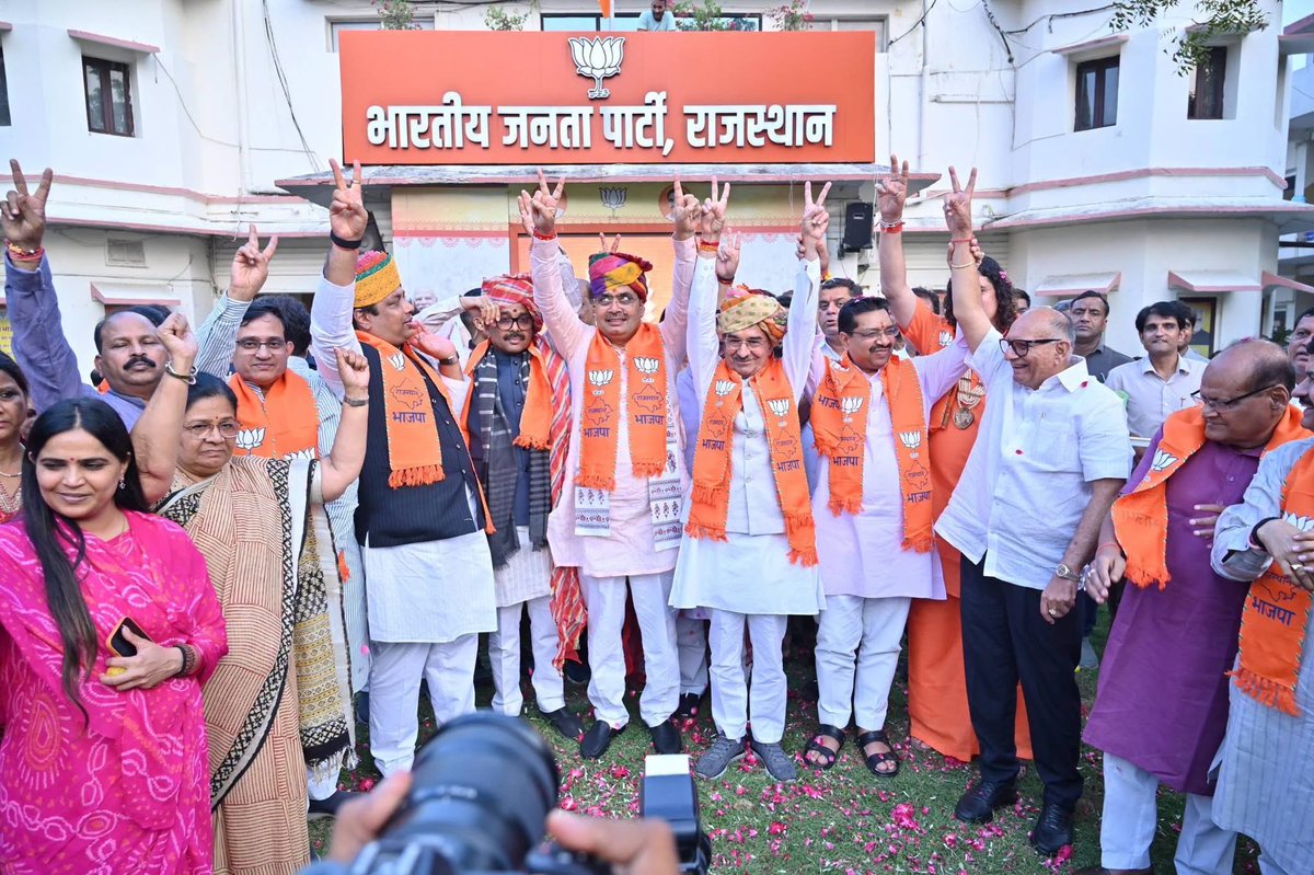 _kailashmeghwal's tweet photo. प्रदेश भाजपा कार्यालय जयपुर में कल निकाय चुनाव की जीत की खुशी,आमजन का आभार। https://t.co/x8XHD8uVUH