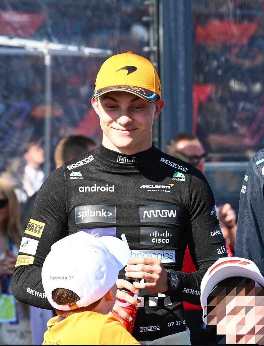 hOP81ngforwdc's tweet photo. oscar was a grid kid in 2015 and when he became an F1 driver in 2023, he met a grid kid named oscar as well. it was such a cute coincidence 🥹💛

oscar ig: 2015 ausgp grid kid meets 2023 AusGP grid kid who also happens to be called... oscar! was great to meet you

 #thrOPback https://t.co/lVxQKqEJLP
