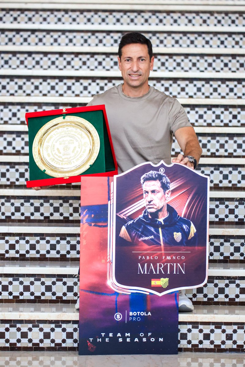 FrancoMPablo's tweet photo. Deeply grateful and honored to be named the COACH OF THE SEASON in @thebotolapro 
Many thanks to @532off and to the players, staff, club and fans for their work, support and love. We won this award together! Let’s go for more! 
#footaball #coach #thebest #awards #legendary https://t.co/DQSxVVE1Sq
