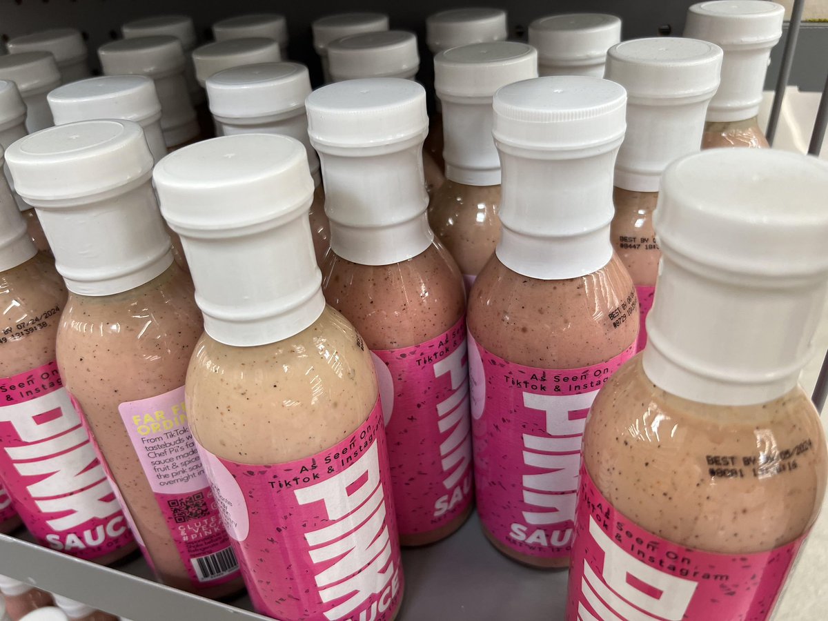 StickyNoteyyyy's tweet photo. Remember that lady who sold the mysterious pink sauce with every bottle being a different shade of pink? https://t.co/Ff5zB8pdXl