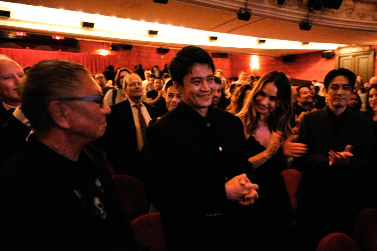 blt_movie_jp's tweet photo. ◥◣ワールドプレミア◢◤
⠀@第51回トロント国際映画祭🎥
⠀
#三池崇史 監督、
#小栗旬 さん、
#リリー・ジェームズ さん、
#間宮祥太朗 さんが登場！！
⠀
ついに世界初上映！興奮と熱狂のスタンディングオベーション！
“世界のミイケ”最新作の圧倒的世界観にトロントが大熱狂！
⠀
詳細レポートはこちら👇
https://t.co/Mc59FYRDQW
⠀
『バッド・ルーテナント：トウキョウ』𝟏𝟎.𝟐𝟑 𝐅𝐫𝐢
#バッドルーテナントトウキョウ #NEON