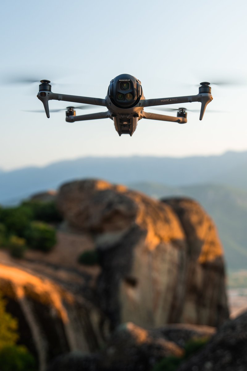 DJIGlobal's tweet photo. DJI Mavic 4 Pro is packed and ready. The Hasselblad 4/3 CMOS triple-camera system means you're carrying wide, medium, and telephoto reach in one clean setup 📷✨ Where would you take this kit first?

📷: HatterWei
#DJI #Mavic4Pro #AerialPhotography #drone https://t.co/AcDAolrPP2
