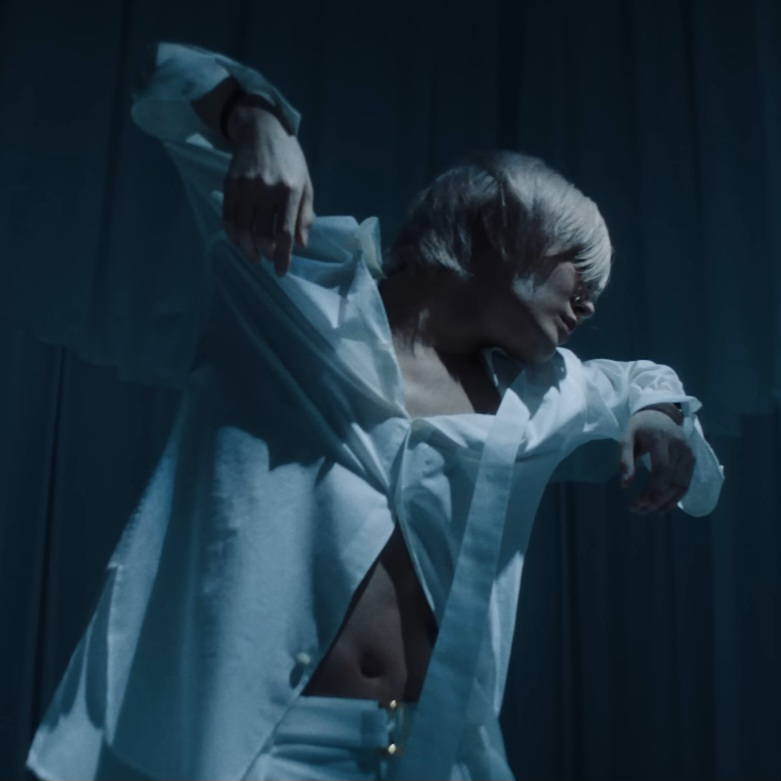 G_SongWan's tweet photo. @dearapril5 in paul albert steck ophelia, the drowning Ophelia is painted as a girl in white. but this is only my own deduction, if Mika interpreted Yuta lyrics as Ophelia, then yes white is purity, and it has turned to red because of the manipulation (symbolized by red), and⤵️ https://t.co/qf16QeWbAK