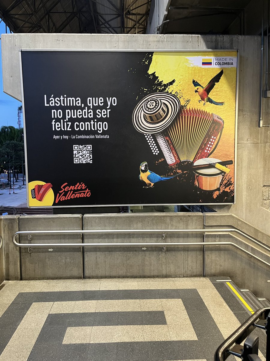_cangel_27's tweet photo. Uy hermano, pero uno bajarse del metro a plenas 5:45 AM y no tener una de aguardiente en la mano https://t.co/3e1DMqrP6h
