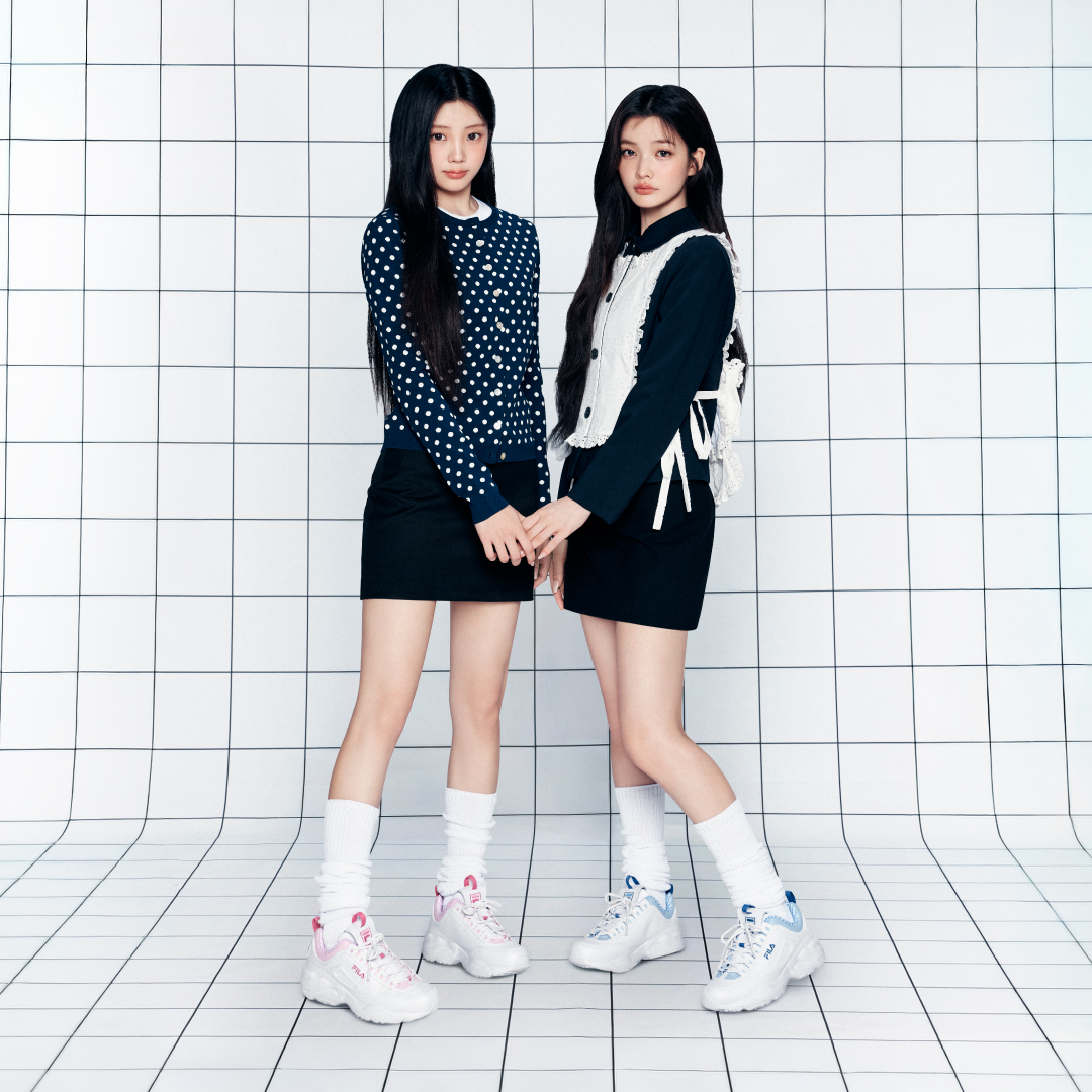 ABCMART_INFO's tweet photo. ILLIT's pick, DISTRACER CHECK 👟✨
@ILLITjpofficial

ベストセラーが新しく変身💗
 いつものコーデに特別なアクセントをプラスして、気分までアップ！️

履いた瞬間、足取りまで軽くなる
DISTRACER CHECKをABC-MARTでチェックしてみてね！🫶🏻

🔗https://t.co/dxzdZ4gOgw

#FILA #ABCMART #ILLIT #DISTRACER #DISTRACERCHECK