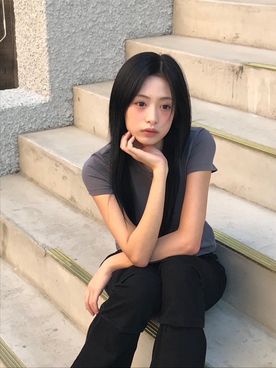 ahyeoniie's tweet photo. Recent mood : Monochrome girl 

#AHYEON #아현 #郑雅贤 #アヒョン
#BABYMONSTER #베이비몬스타 https://t.co/IDpptVUKLg