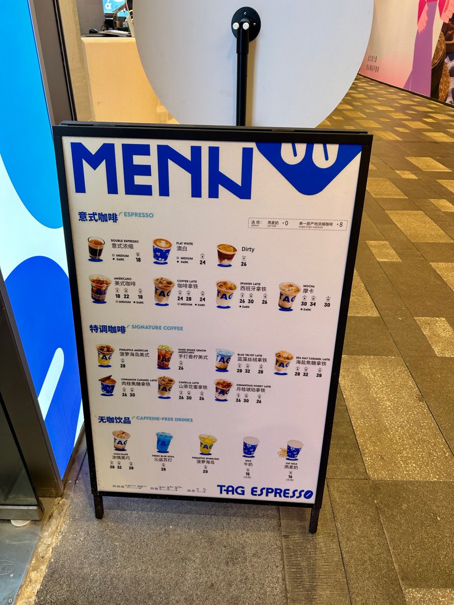 silkx598907's tweet photo. Fresh iced coffee u0026 hot croissants restocked at the corner convenience store! Swing by before they sell out today , https://t.co/R02Ho7D3hT