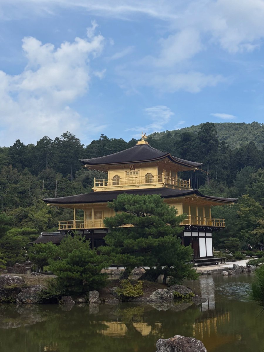 RyukokuKobi's tweet photo. 建築パート 見学会

金閣寺へ行きました！
文祭で金閣寺の立体��示を制作する予定なので、これらの写真をもとに建物の細部までこだわって再現していきます！
ぜひお越しください✨️
 #龍谷大学  #古美術研究会  #金閣寺 https://t.co/LvueG8xPda
