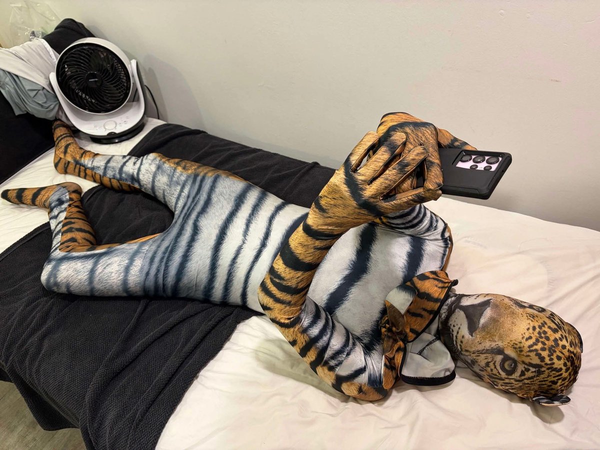 Lencario's tweet photo. #Haze sucks, gonna spend #MalaysiaDay holed up in my room, wearing layers of #zentai #morphsuit and dozing off until this whole charade is over π΄ https://t.co/UKeInO1fZS