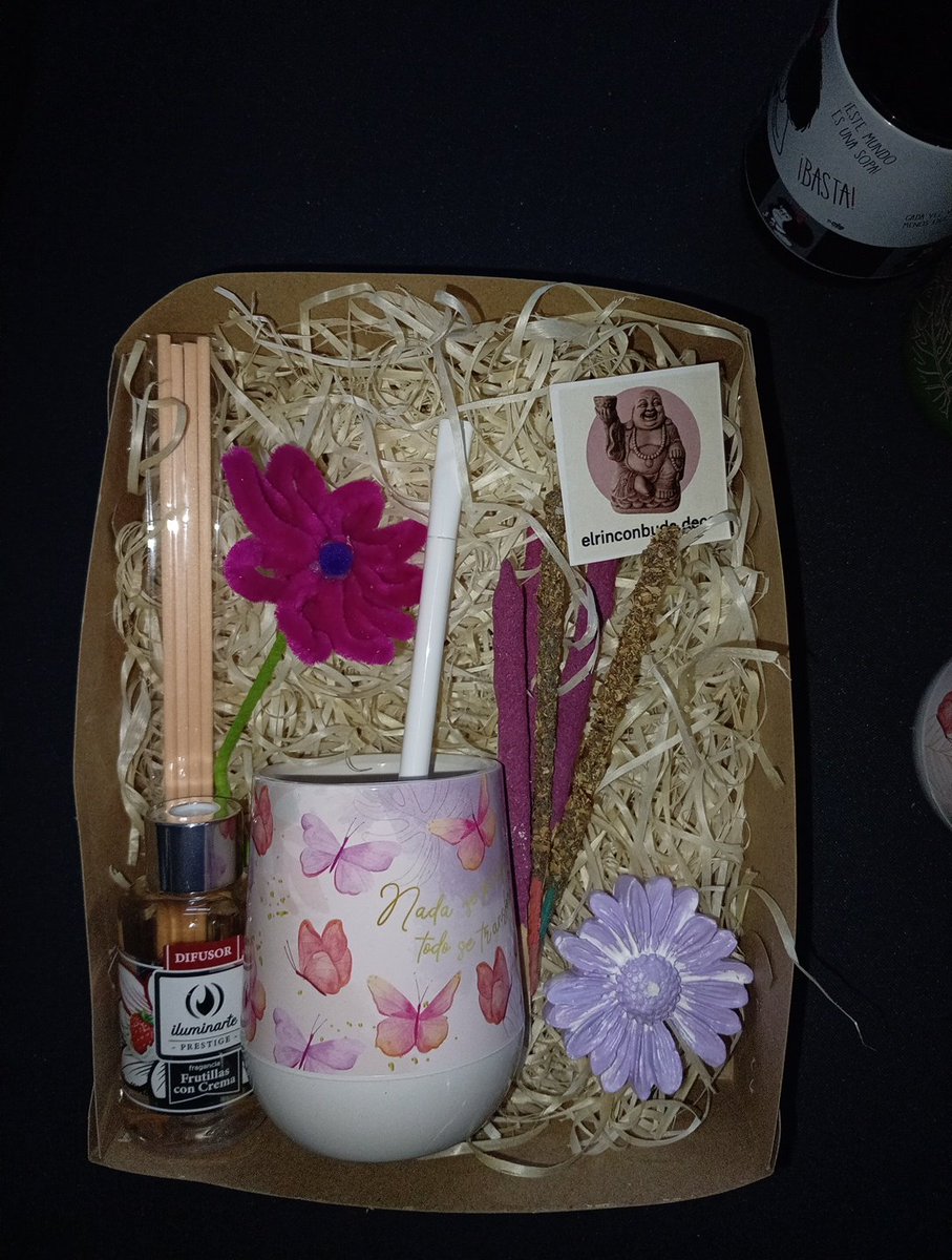 NataliaCanutti's tweet photo. Buen dia madruguines!!!!! Mi emprendimiento es https://t.co/RFH8DU5P6P pueden encontrar varias cositaa para decorar su ambiente preferido, besosss #crisvanadia #fmluzu https://t.co/R2kTiw671c