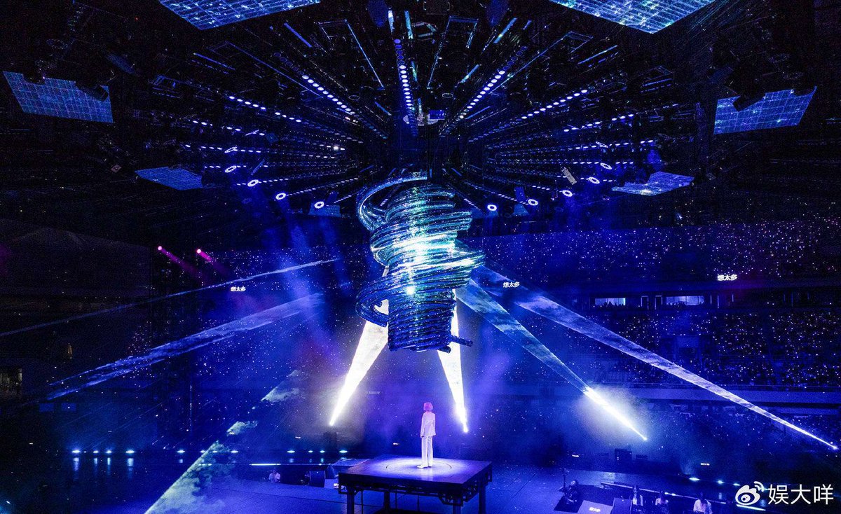 aella856575's tweet photo. Nothing beats that warm feeling when your favorite song comes on and the whole crowd sings along—pure magic! ， https://t.co/Qr2JzZAKuc