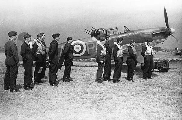 RobbieRaygun's tweet photo. Today is the 86th anniversary of the Battle of Britain. 
Pilots and ground crew from 264 Squadron pose for a photograph in front of a Boulton Paul Defiant used in the Battle of Britain in 1940.
@RoyalAirForce #RAF #BattleOfBritain #WorldWartwo https://t.co/ijhuYLNqe4