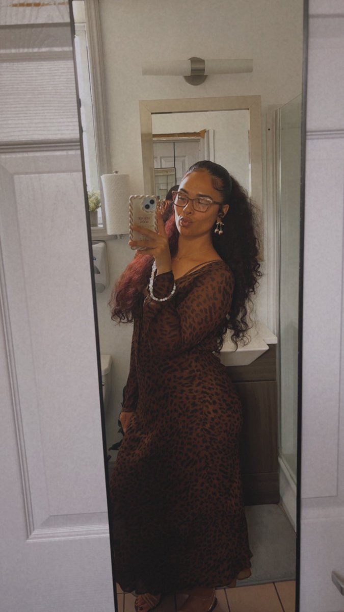 vivianae_'s tweet photo. It’s my birthday 🤍🤍 the big 30. https://t.co/90DqWcgEaB